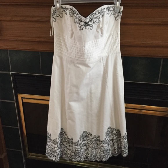 WHBM Strapless Embroidered White Cocktail Dress - Picture 2 of 8
